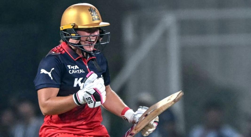 Nadine de Klerk exults after hitting the winning run